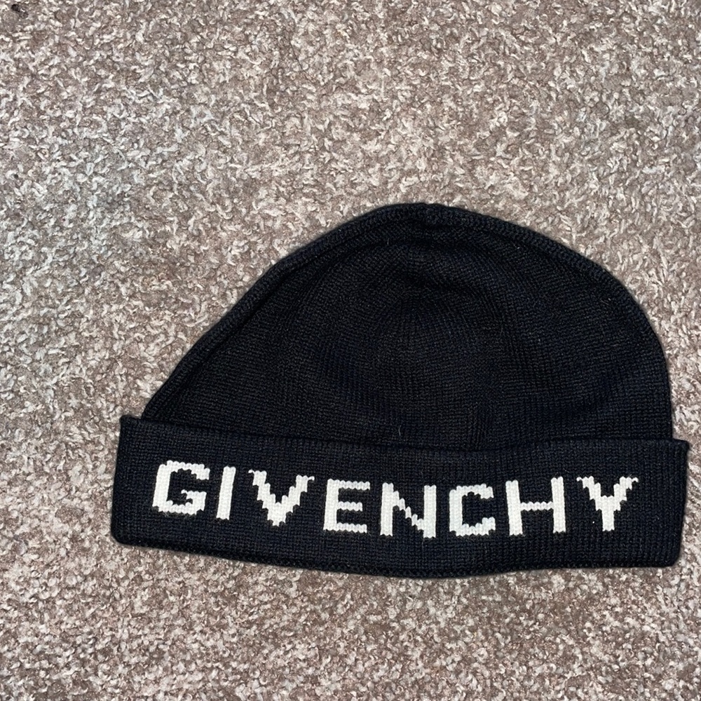Skully fitted hat
